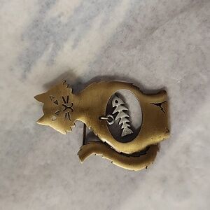JJ Brass Cat Pewter Fishbone in Belly
